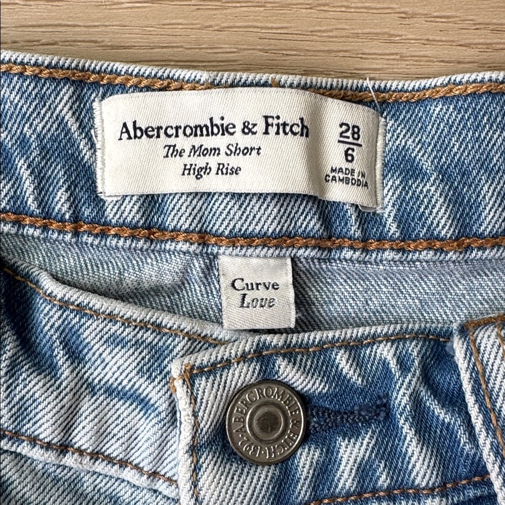 A&F - Curve Love The Mom High Rise Short - Picture 2 of 7